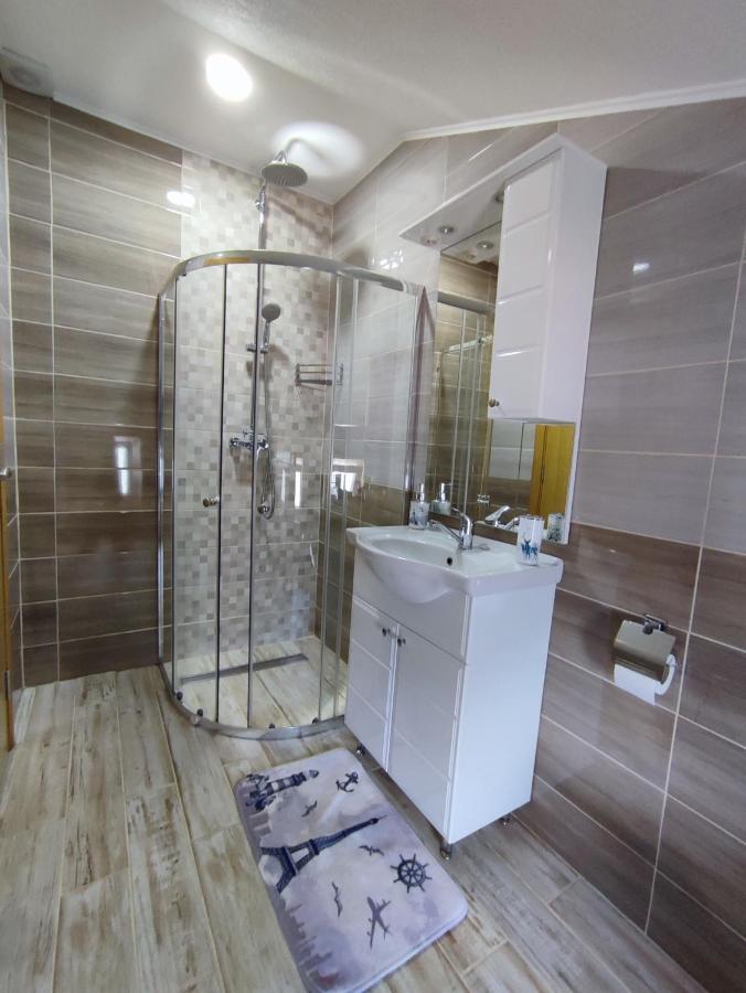 Apartman Toni Gračac Exterior foto
